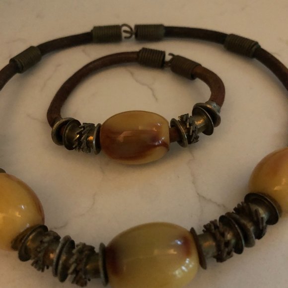 Vintage Bakelite Bead, Metal & Leather Choker and Bracelet - Picture 2 of 8